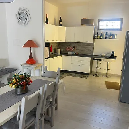 Dom wakacyjny Chiara Torre Lapillo